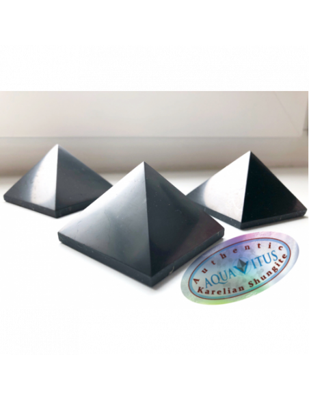 Szungit - Piramida  polerowana ok. 9 cm  AquaVitus